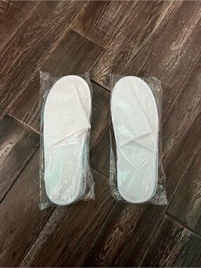 2 pairs of White Hotel Spa Slippers